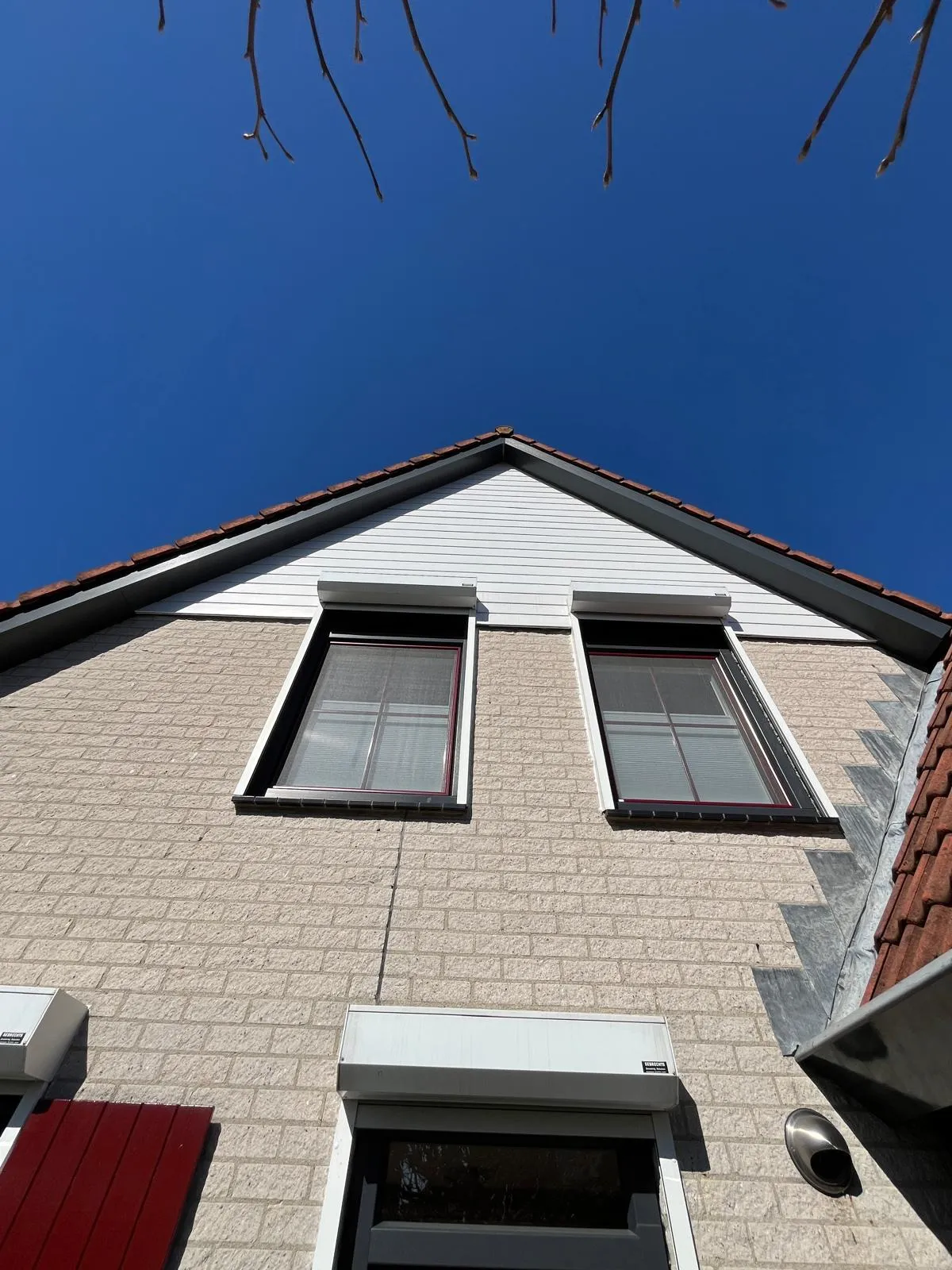Kozijnen op de verdieping van een woning in Steenbergen