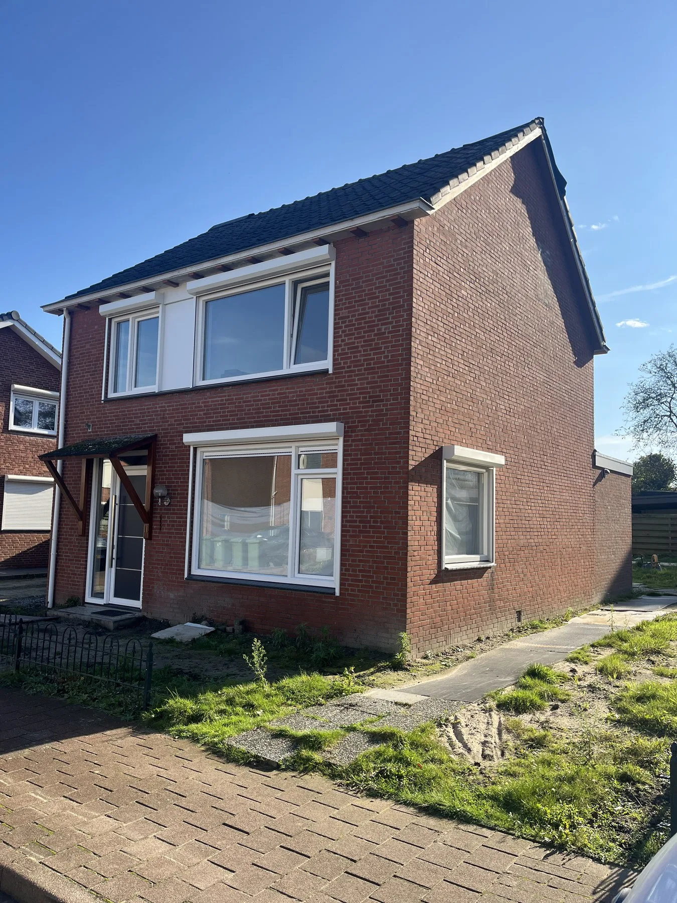 Project in Wouw: woning met kunststof kozijnen en rolluiken