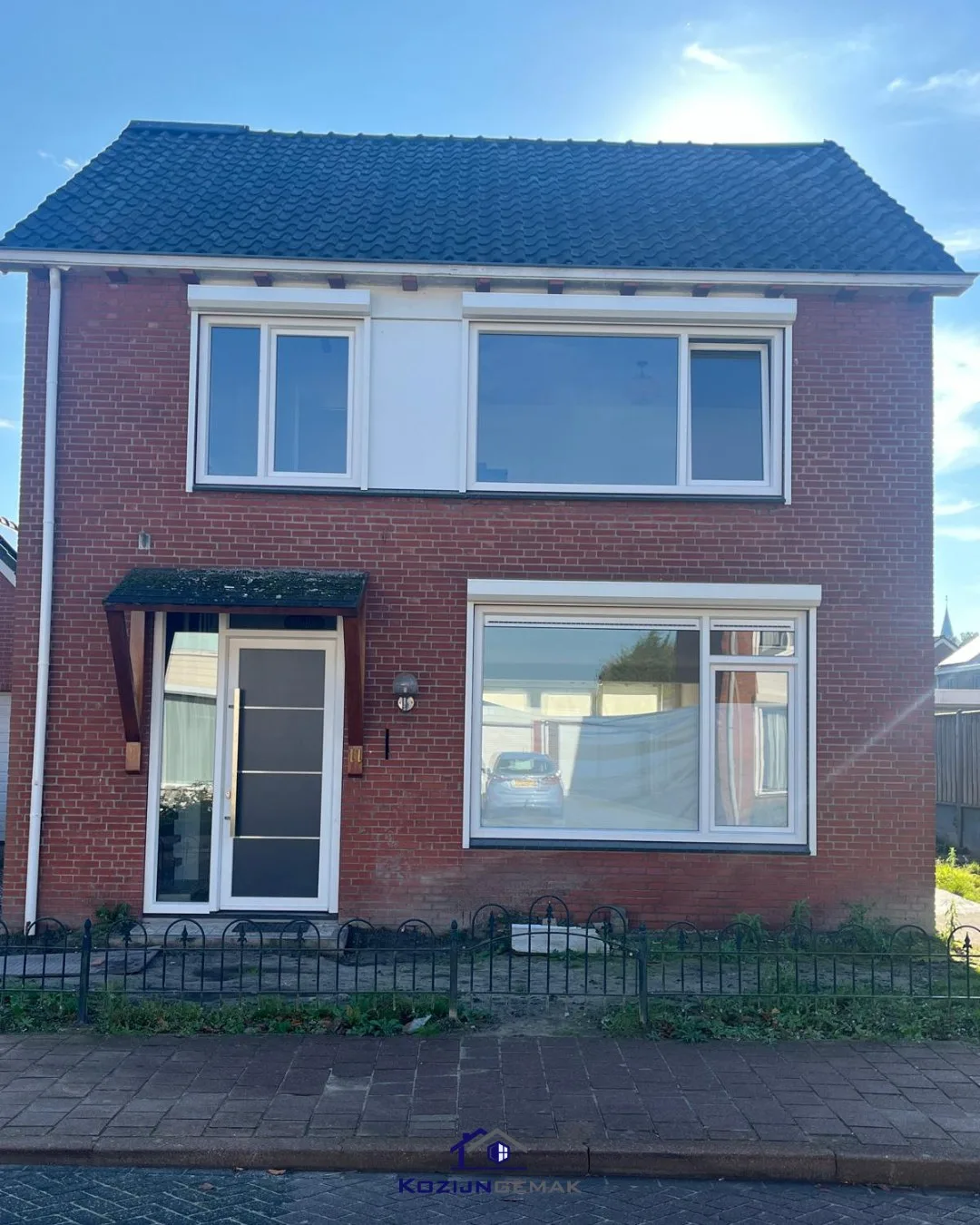 Woning in Wouw na plaatsing van nieuwe witte kozijnen
